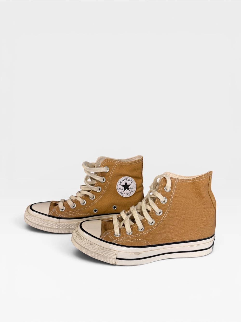 Converse Unisex Chuck 70 High Top Sneakers - Picture 2 of 7